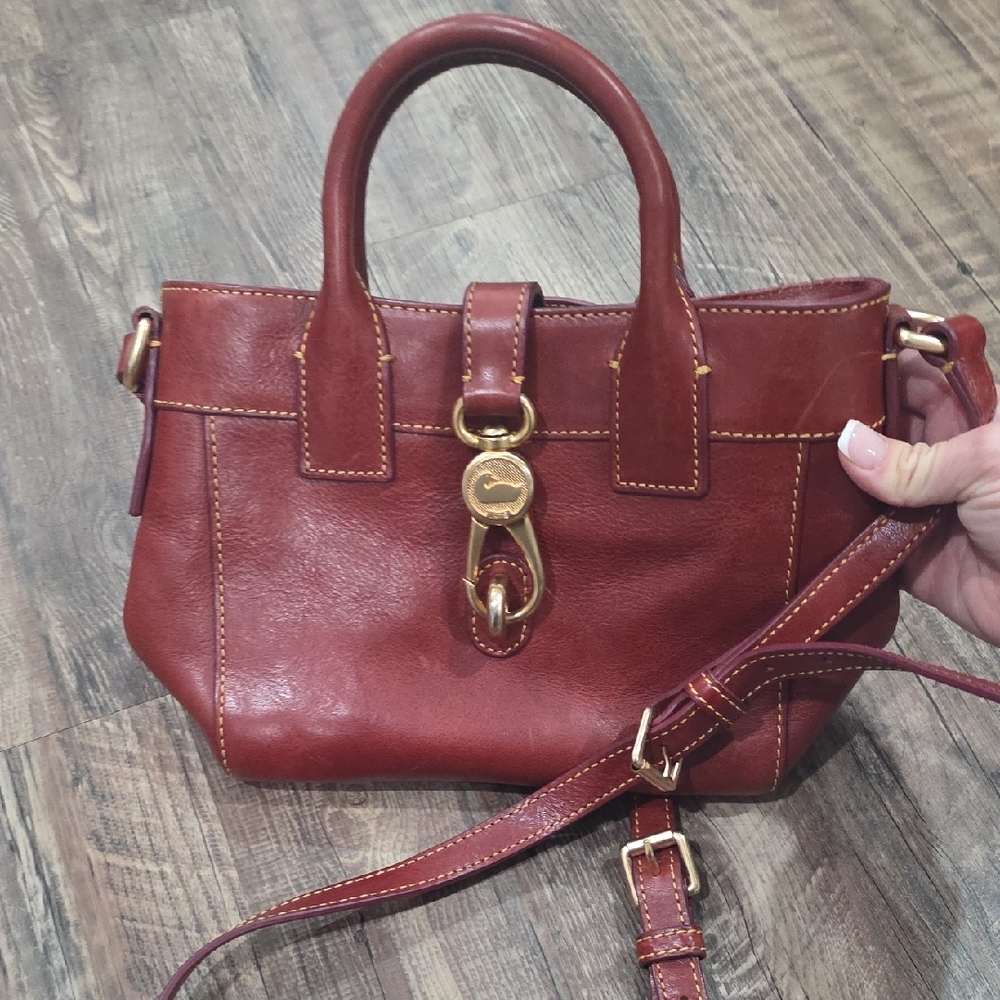 Elegant Brown Leather Handbag